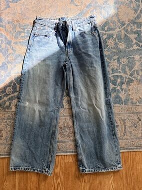 Zara women’s Washed Light Blue Relaxed cropped Jeans